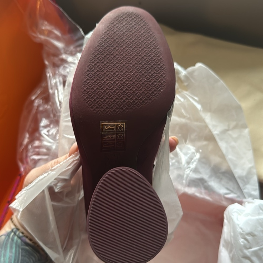 Tory Burch “Lucia” suede 110mm pump, size 6.5 - Picture 9 of 12